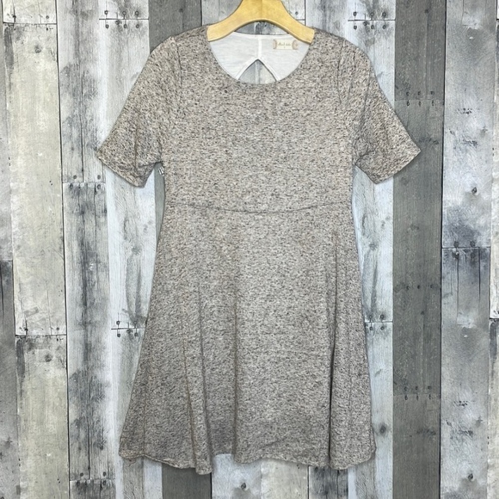 𝅺altar’d State heather gray shirt sleeve dress. A-line. Triangular back opening